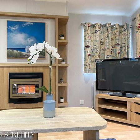 Lovely Holiday Home At Lyons Caravan Park! Prestatyn Eksteriør bilde