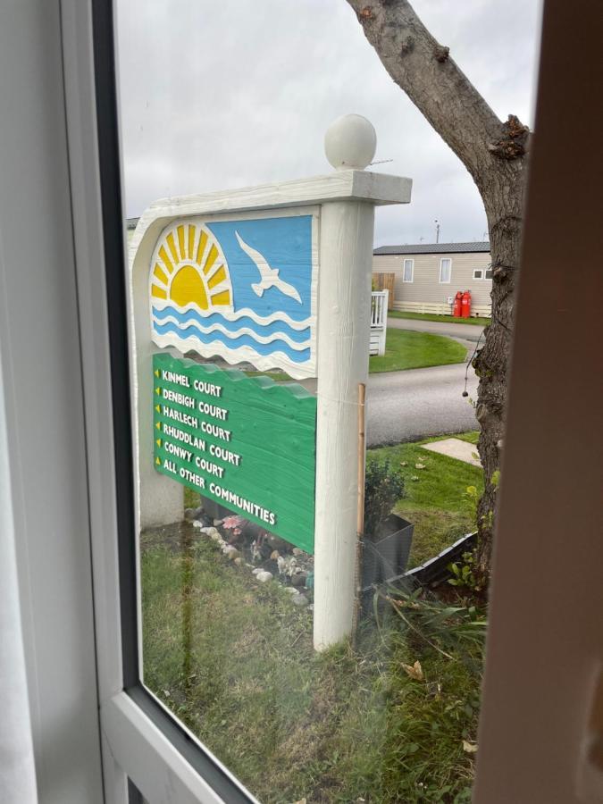 Lovely Holiday Home At Lyons Caravan Park! Prestatyn Eksteriør bilde